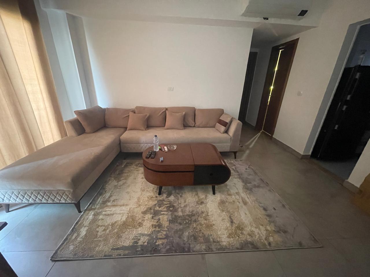 شقة في مدينتي 84 م2 للإيجار مفروش بحري على حديقة صغيرة 35,000 ج 