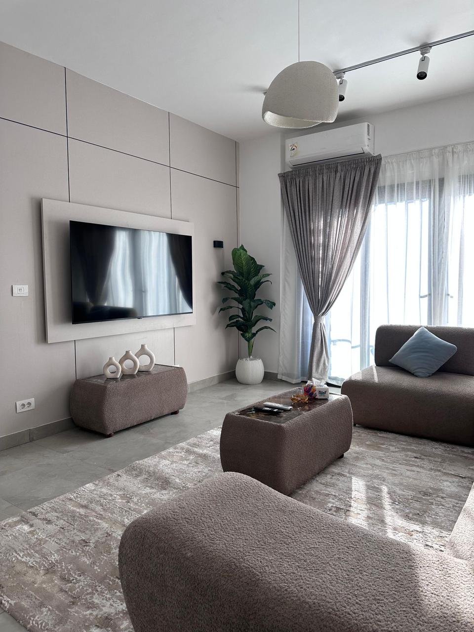 شقة في مدينتي 100 م2 للإيجار مفروش تشطيب سوبر لوكس 60,000 ج 