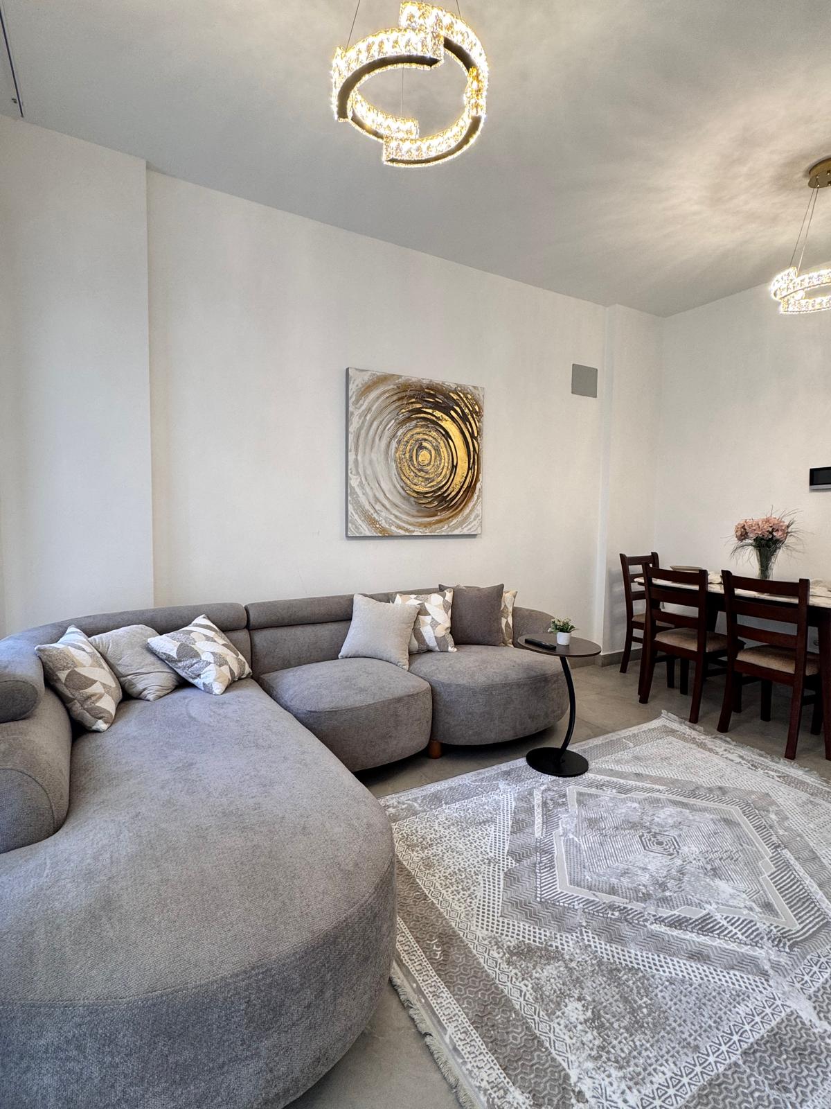 شقة في مدينتي 78 م2 للإيجار مفروش بحري على حديقة صغيرة تشطيب هاي لوكس 35,000 ج 