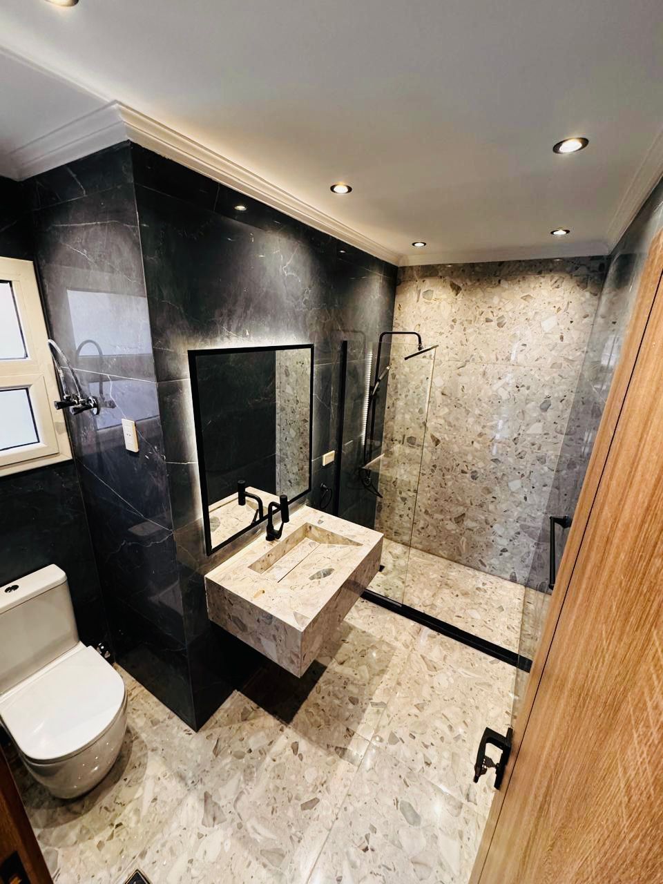 شقة في مدينتي 165 م2 للبيع كاش بحري على حديقة كبيرة تشطيب سوبر لوكس استلام فوري 8,000,000 ج 